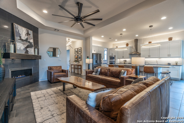 Image 12 of 48 For 419 Copper Sage Dr