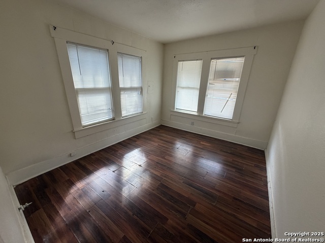 Listing photo id 8 for 121 Boston  