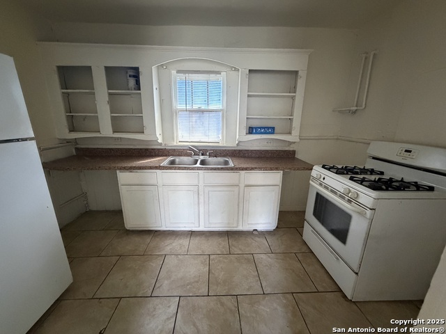 Listing photo id 4 for 121 Boston  