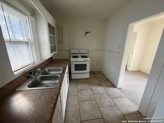 Listing photo id 5 for 121 Boston  