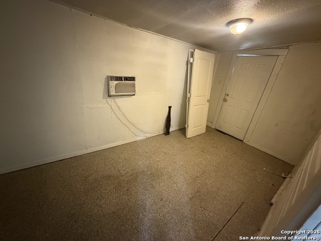 Listing photo id 7 for 121 Boston  