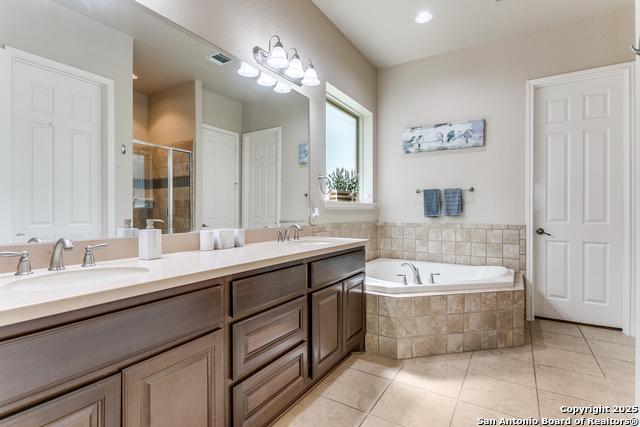 Image 19 of 25 For 24114 Stately Oaks