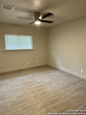 Listing photo id 8 for 8158 Raritan St