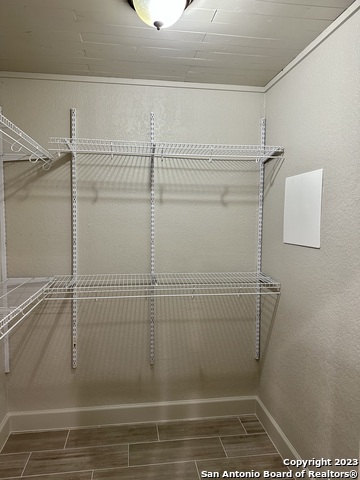 Listing photo id 10 for 8158 Raritan St