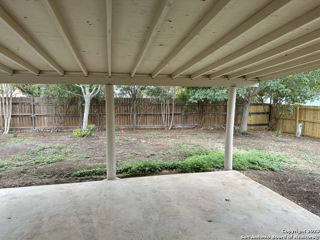 Listing photo id 12 for 8158 Raritan St