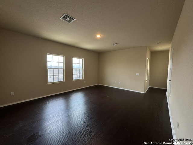 Listing photo id 13 for 831 Lee Trevino