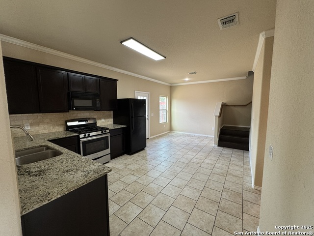 Listing photo id 4 for 831 Lee Trevino
