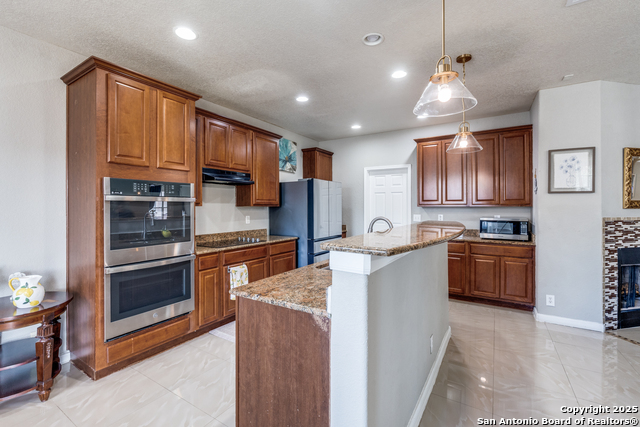 Listing photo id 8 for 209 Springtree Pkwy