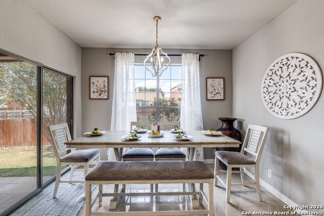 Listing photo id 11 for 209 Springtree Pkwy