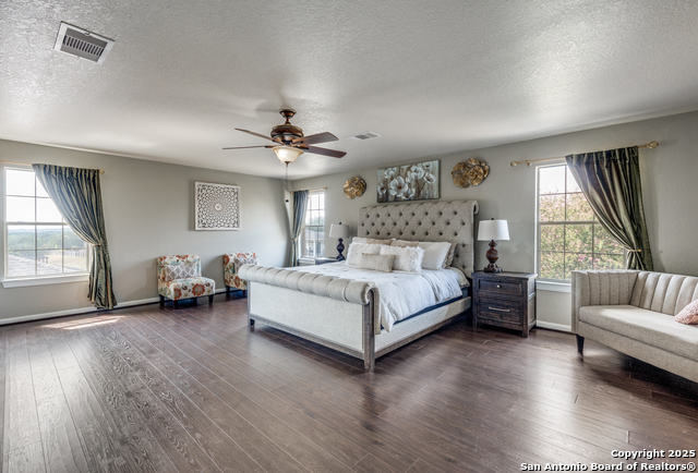 Listing photo id 13 for 209 Springtree Pkwy