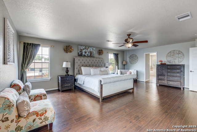Listing photo id 14 for 209 Springtree Pkwy