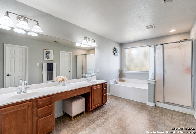 Listing photo id 15 for 209 Springtree Pkwy