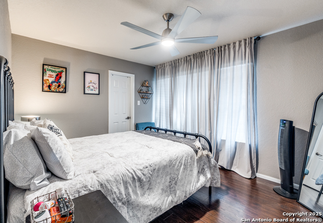 Listing photo id 18 for 209 Springtree Pkwy