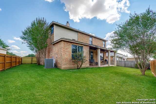Listing photo id 22 for 209 Springtree Pkwy