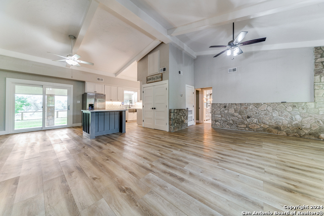 Listing photo id 1 for 3116 Bear Creek