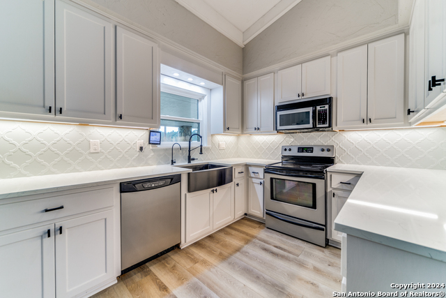 Listing photo id 2 for 3116 Bear Creek