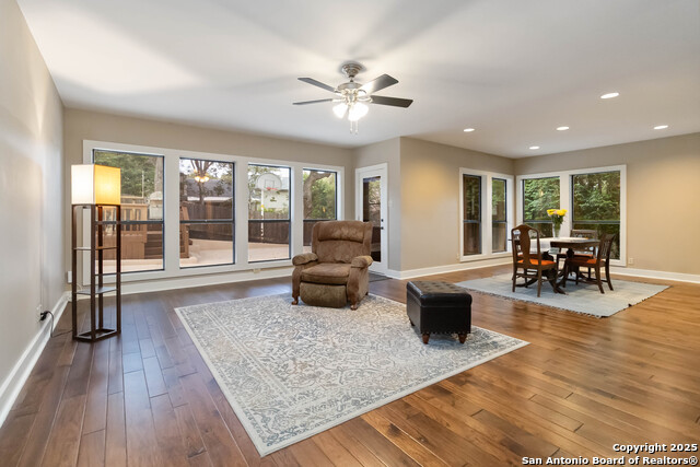 Listing photo id 10 for 327 Twisted Wood