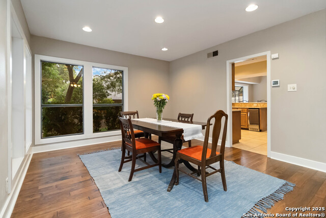 Listing photo id 12 for 327 Twisted Wood