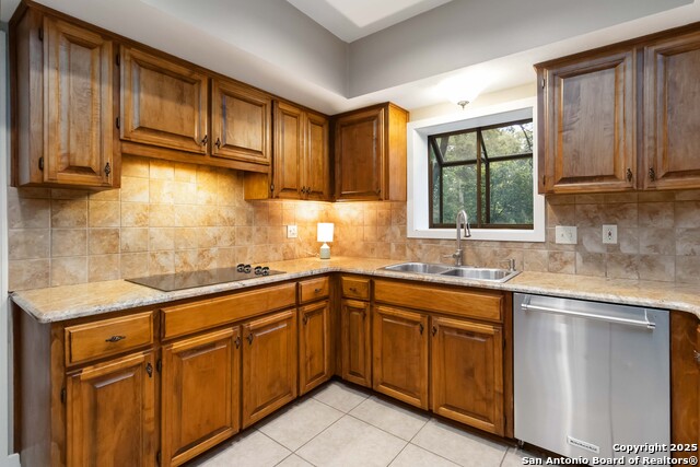 Listing photo id 16 for 327 Twisted Wood