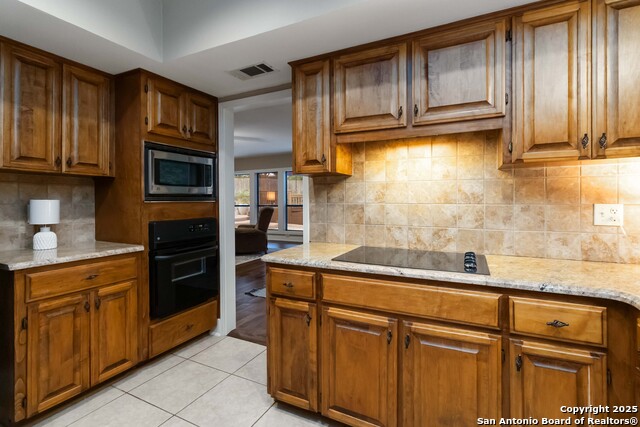 Listing photo id 17 for 327 Twisted Wood