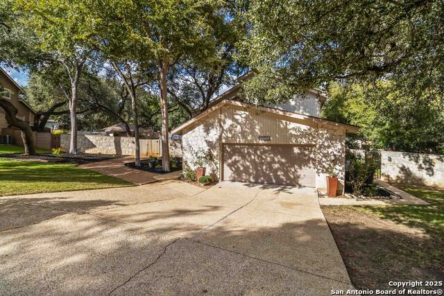 Listing photo id 0 for 327 Twisted Wood