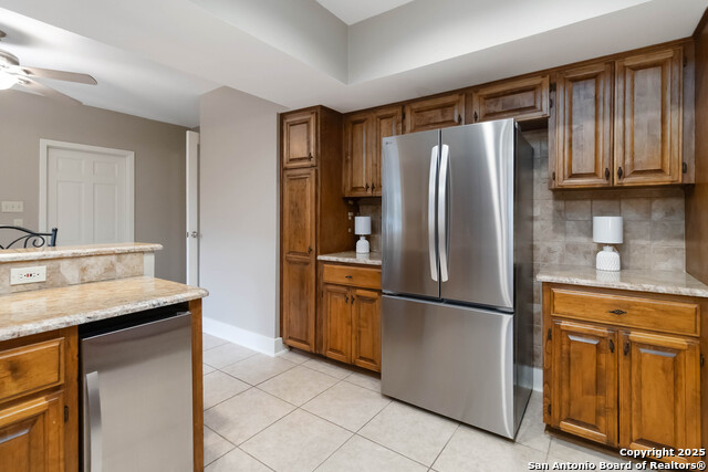 Listing photo id 18 for 327 Twisted Wood