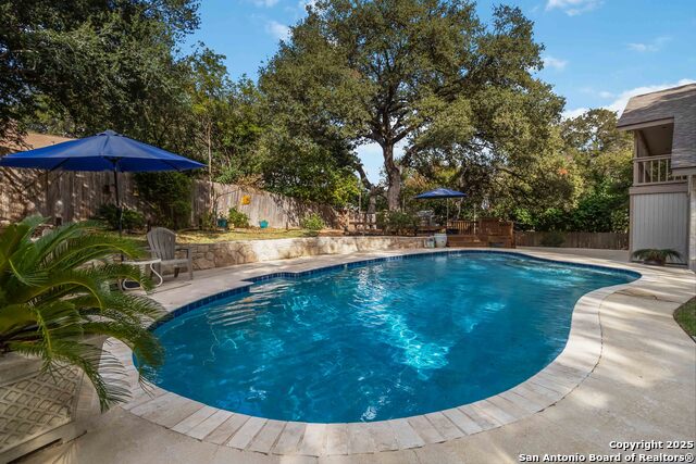 Listing photo id 36 for 327 Twisted Wood