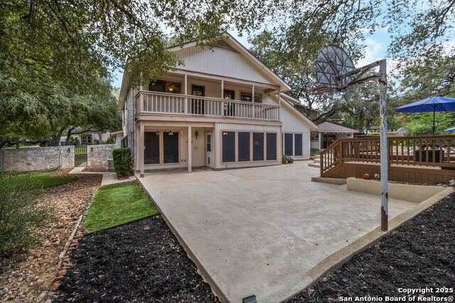 Listing photo id 42 for 327 Twisted Wood
