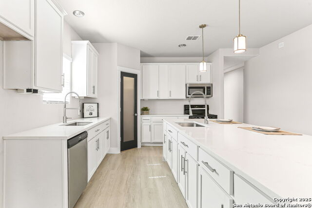 Listing photo id 10 for 13012 Heathers Sun