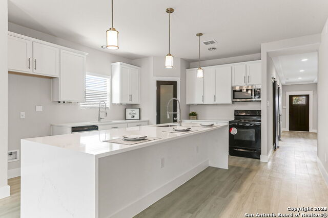 Listing photo id 11 for 13012 Heathers Sun