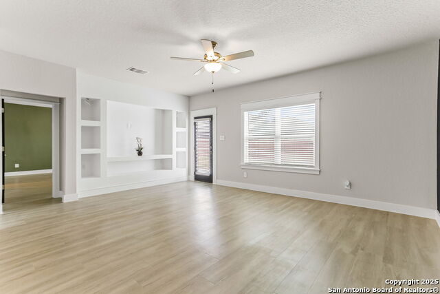 Listing photo id 5 for 13012 Heathers Sun