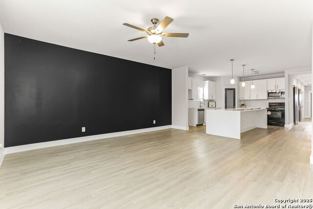 Listing photo id 7 for 13012 Heathers Sun