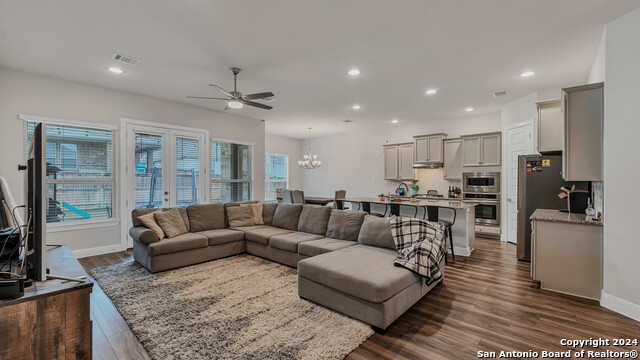 Listing photo id 9 for 222 Sigel Ave