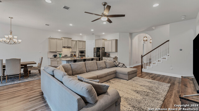 Listing photo id 10 for 222 Sigel Ave