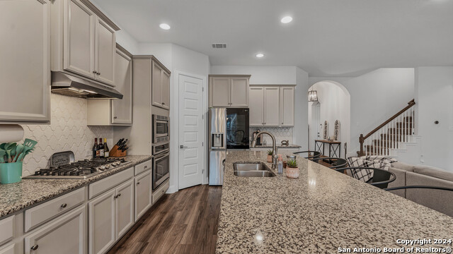 Listing photo id 12 for 222 Sigel Ave