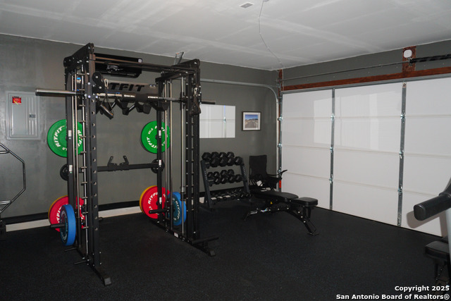 Listing photo id 9 for 8919 Cosmo Cove