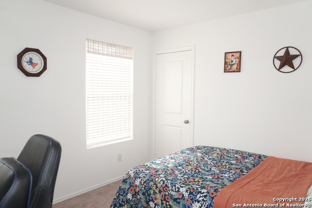 Listing photo id 11 for 8919 Cosmo Cove