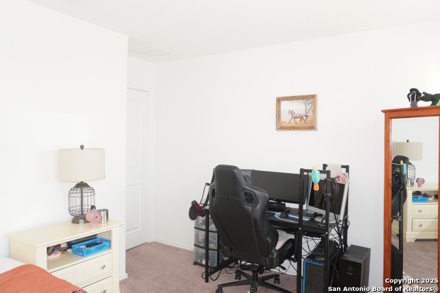 Listing photo id 12 for 8919 Cosmo Cove