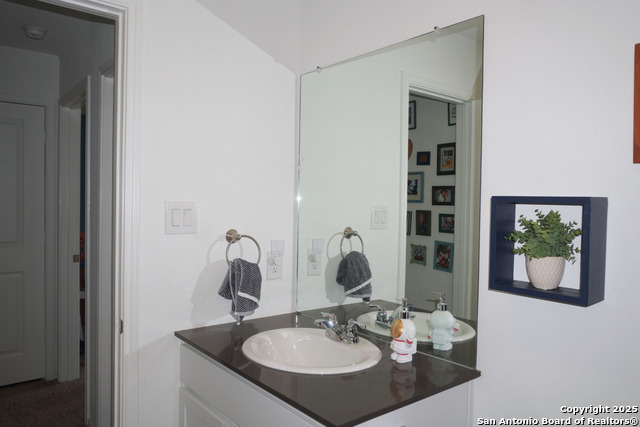Listing photo id 13 for 8919 Cosmo Cove