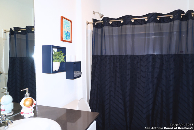 Listing photo id 14 for 8919 Cosmo Cove