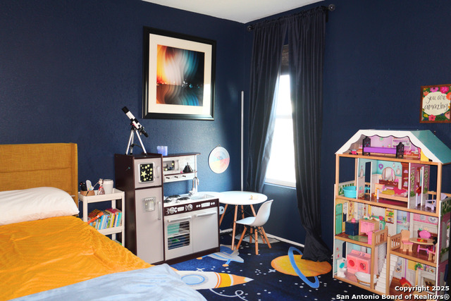 Listing photo id 15 for 8919 Cosmo Cove