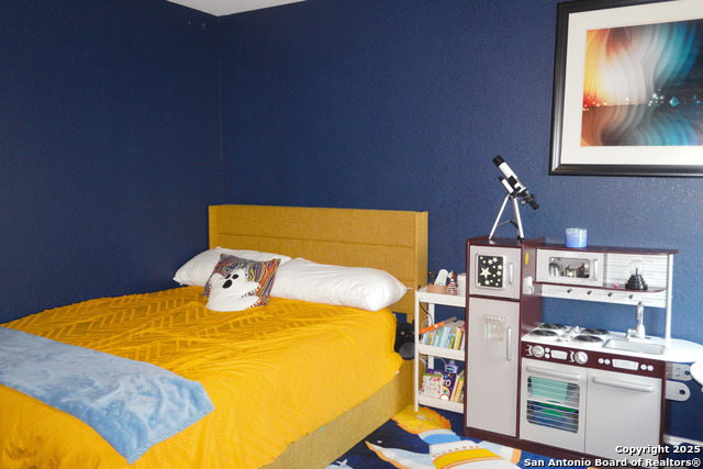 Listing photo id 16 for 8919 Cosmo Cove