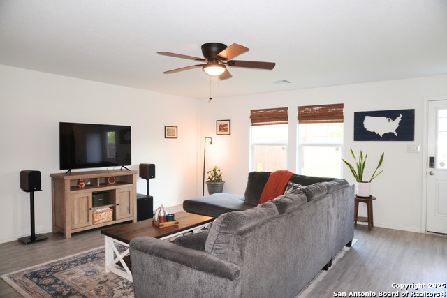 Listing photo id 2 for 8919 Cosmo Cove