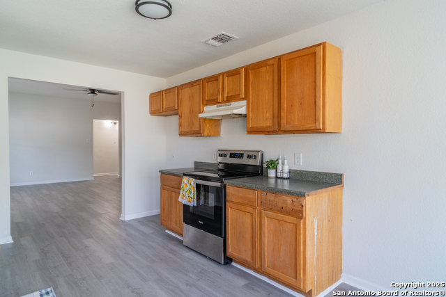 Image 8 of 22 For 8827 Dream Ave