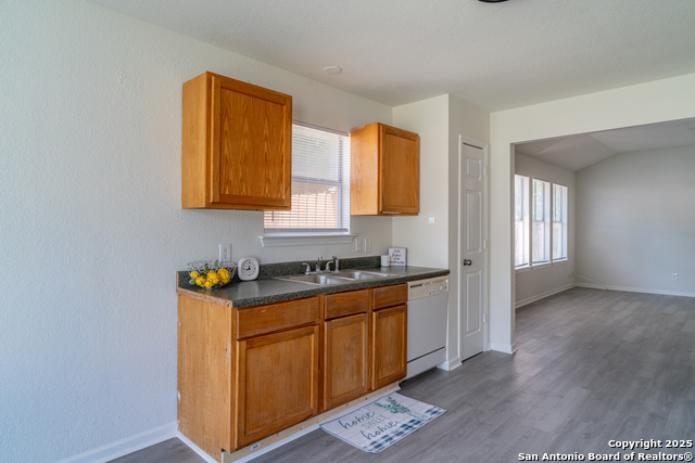 Image 9 of 22 For 8827 Dream Ave