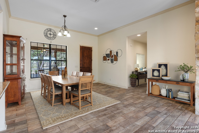 Listing photo id 10 for 2015 Rocky Ridge