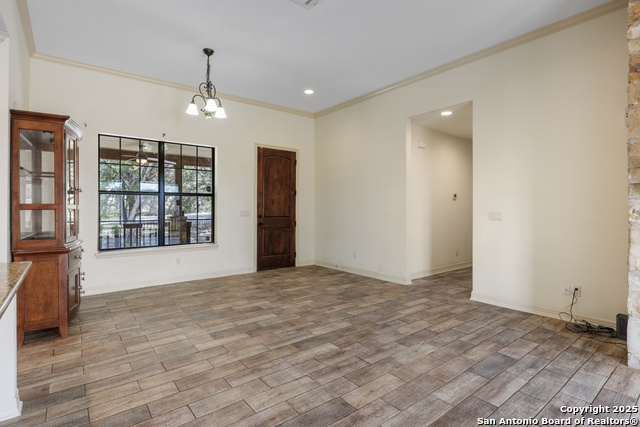 Listing photo id 11 for 2015 Rocky Ridge