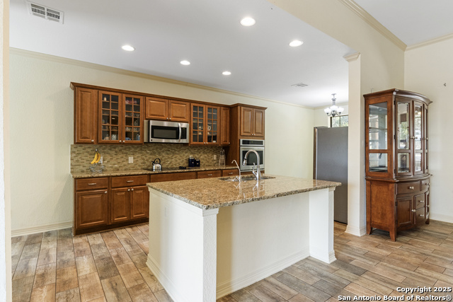 Listing photo id 13 for 2015 Rocky Ridge