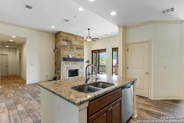 Listing photo id 15 for 2015 Rocky Ridge