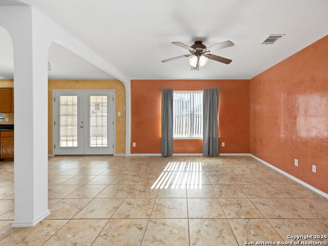 Listing photo id 8 for 8964 Scarlet Crk
